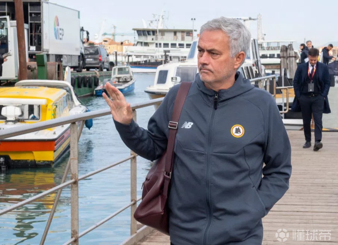 九游娱乐官网-冲刺阶段欧冠传出新动向，塞维利亚官宣签约，管理层表态：震撼外界，阵容厚度经受考验(曼城正式签下阿根廷中场埃切维里)