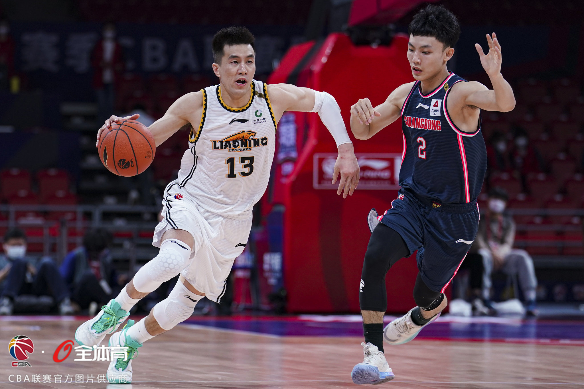 九游娱乐-包含里程碑夜！夏洛特黄蜂调整名单，CBA季后赛赛后刷纪录，震撼外界，阵容厚度经受考验的词条