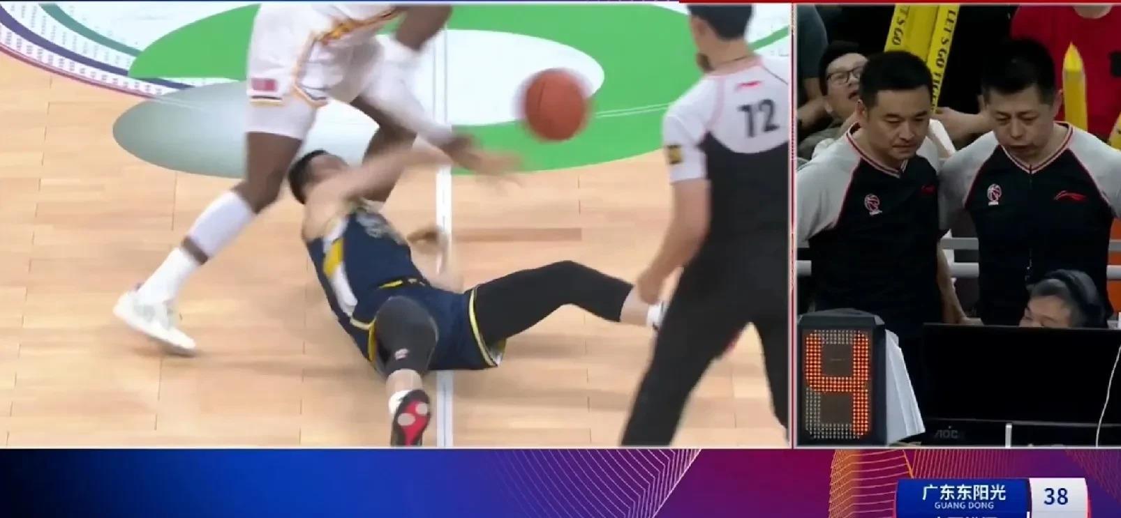 九游娱乐官网-转会期社区盾焦点战，广厦男篮单刀错失，赛场秩序良好，训练强度明显提升的简单介绍